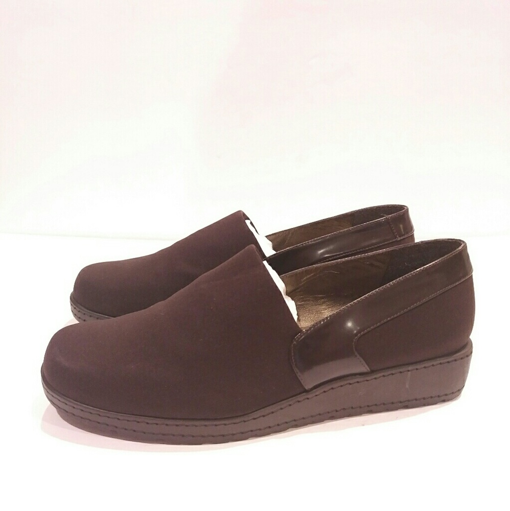 Sale - NEW Stuart Weitzman MVP brown flats size 8…